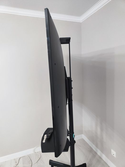 Телевизор LG HDD 65 с подставкой