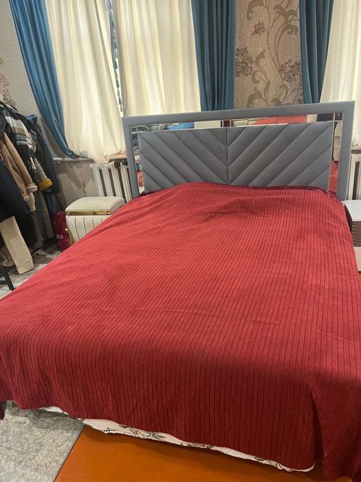 Спальный гарнитур,комод,шкаф продам вместе или по отдельностью