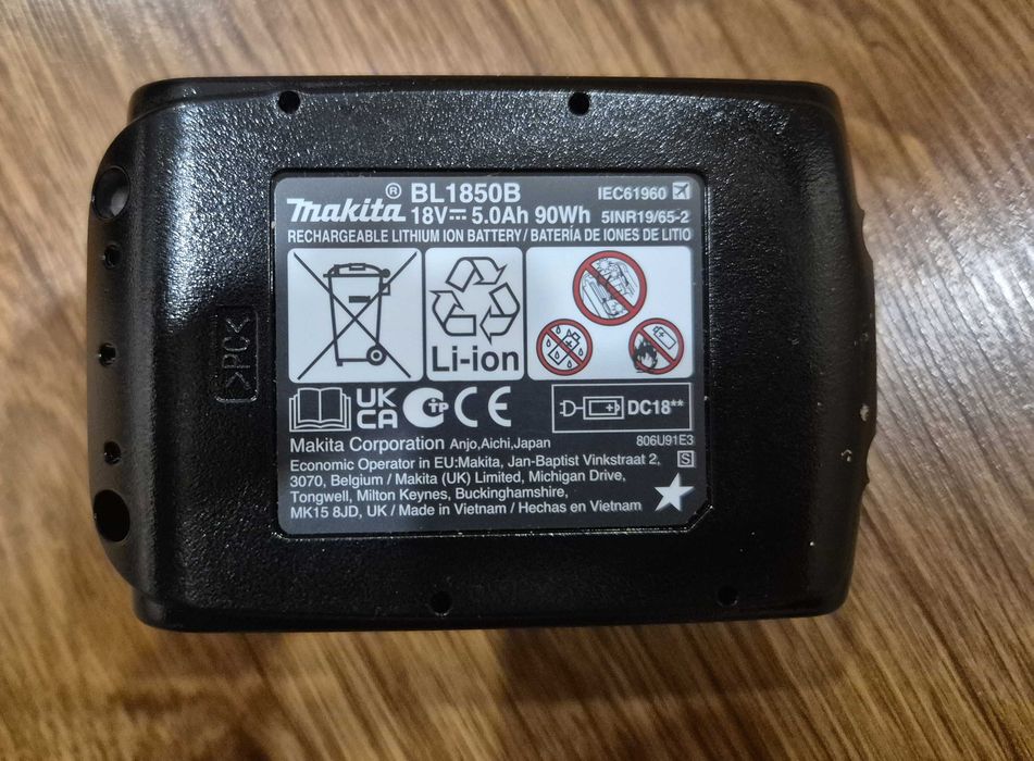 Комплект Макита 2бр оригинални батерии 5Ah Makita BL1850B и оригинално бързо зарядно Makita DC18RC LXT 18V