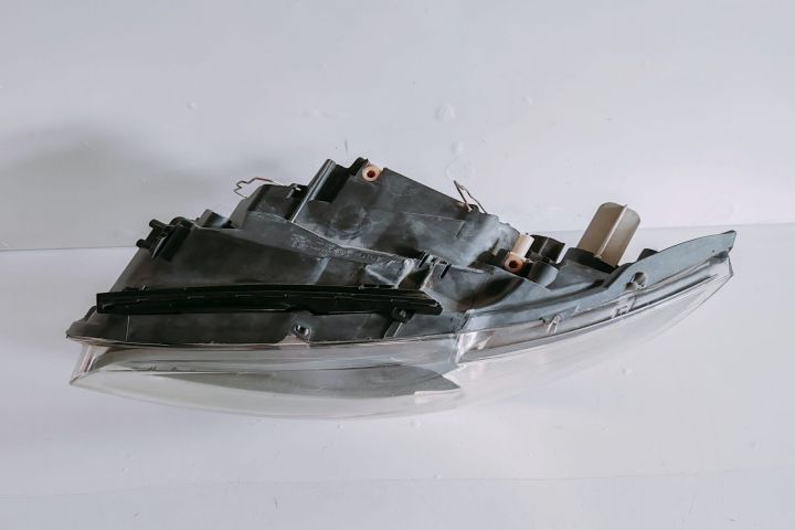 Far stanga cu cleme rupte Valeo 63117193387 BMW Seria 1 E87 seria