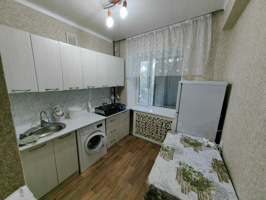 Сдается 1 комнатная квартир ав первом микрорайоне.