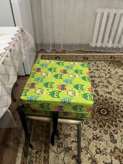 Бустер на стульчик детский