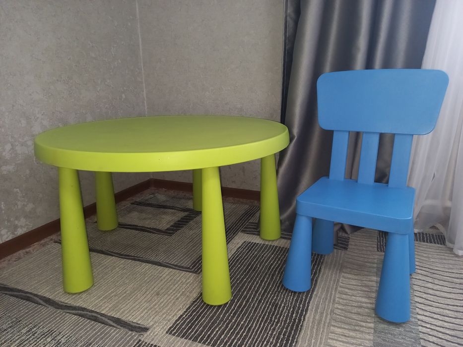 Продам детский стол и стул
