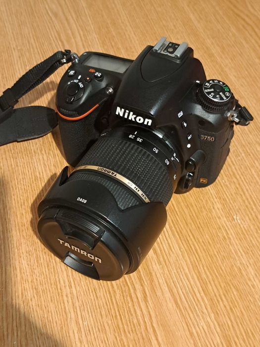Nikon d750 + Obiectiv Tamron 28-75mm f/2.8 + 2 Baterii cu incarcator