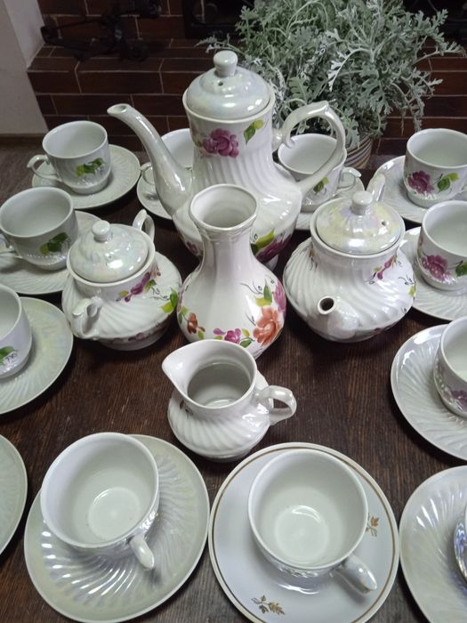 Продам чайный сервиз на 12 персон.