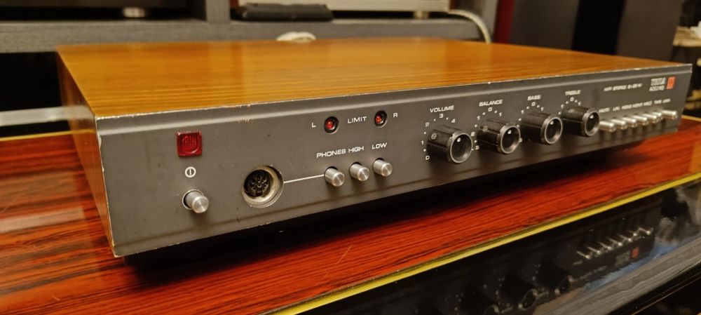 Усилитель Tesla AZS 218 D