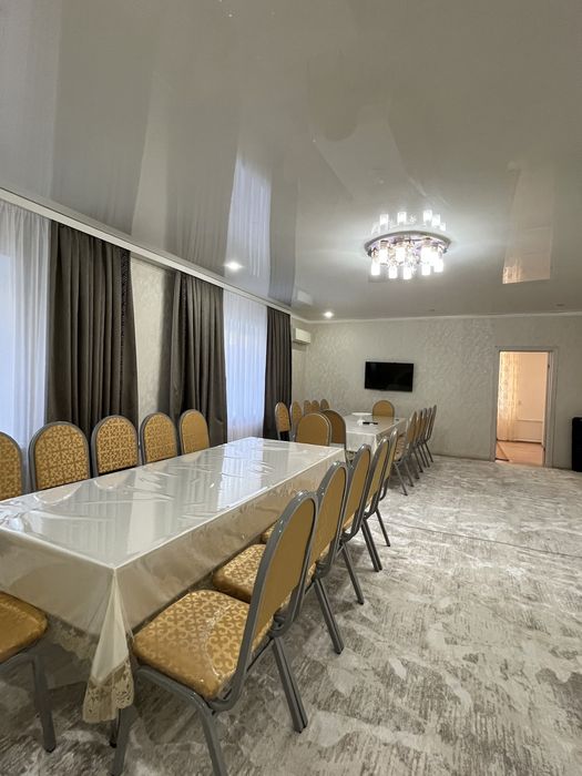 Продам стол и стулья.