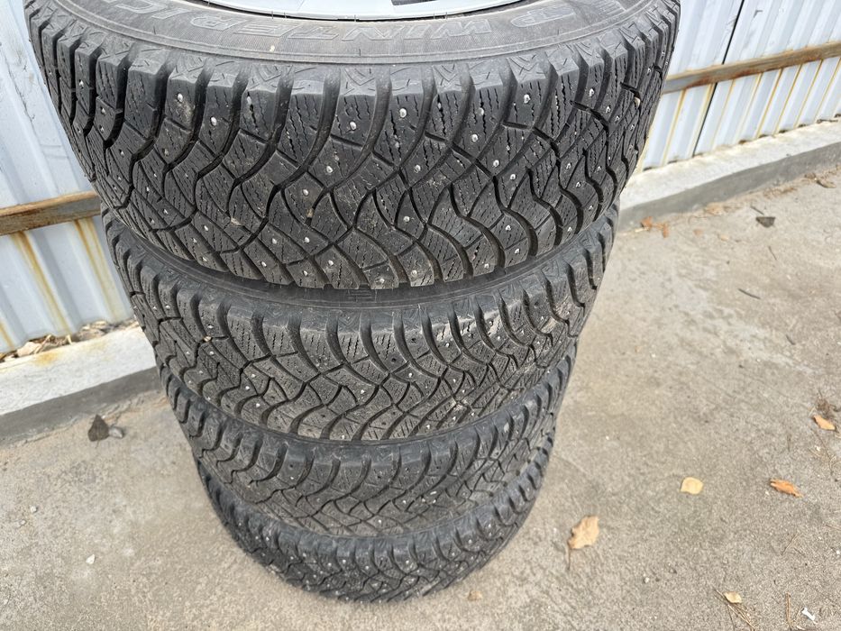 Зимние шины с дисками 195/65/15