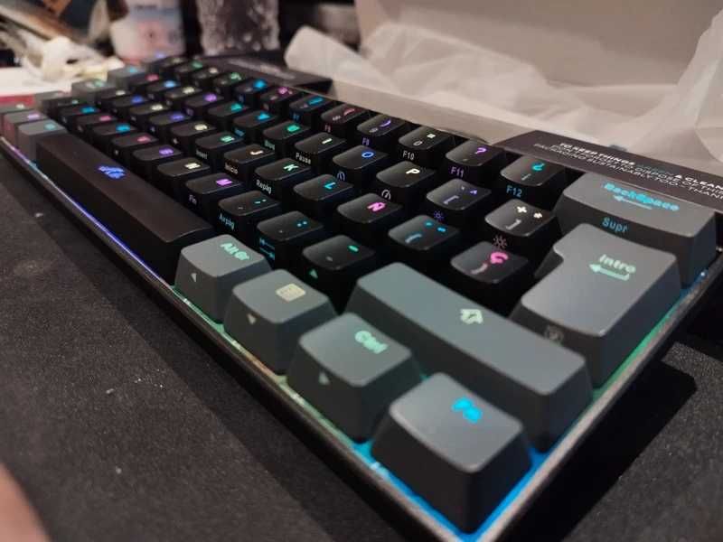 Tastatură mecanică de gaming Rii RK802 60 % în limba spaniolă