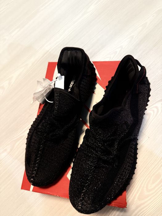 Чисто нови Yeezy 350 v2 REFLECTIVE