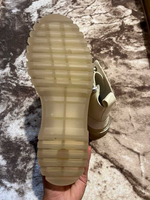 Чисто нови боти Bershka.