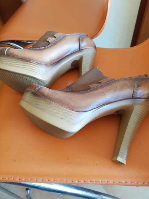 Кожени обувки с висок ток