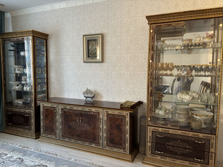 Продается сервант в отличном состоянии!