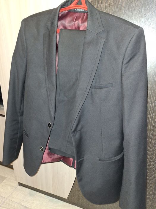 Продам костюмы мужские