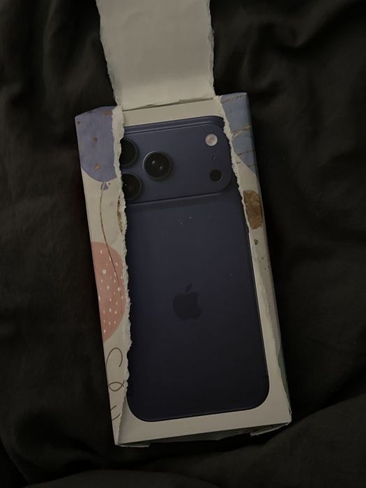 Продам Айфон 17 про макс запечатаный