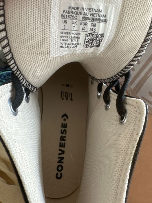 Кецове естествена кожа Converse черни,високи.Слагани са само два пъти