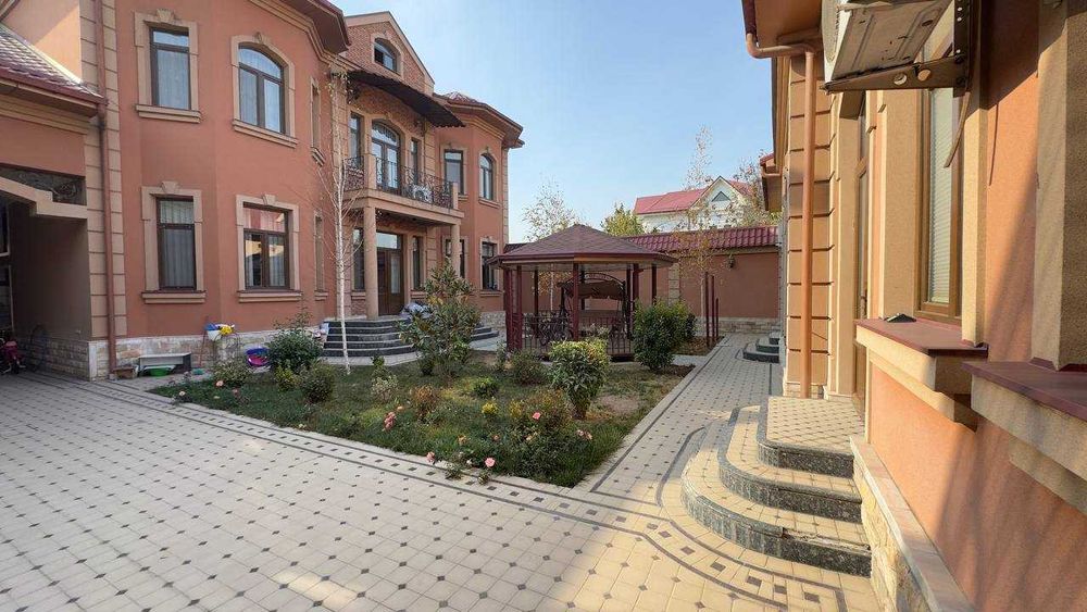 Сдается участок на Метро Буюк Ипак Йоли 2 дома в одном участке 6 сотки