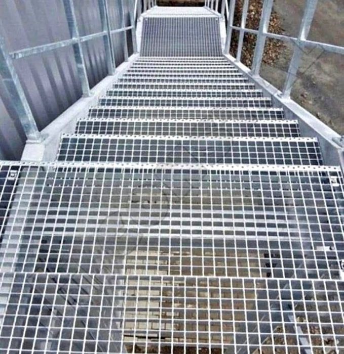 Scara zincate pentru la comanda