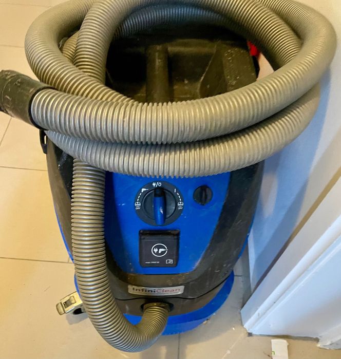 Nilfisk Attix 33 aspirator cu autocuratare