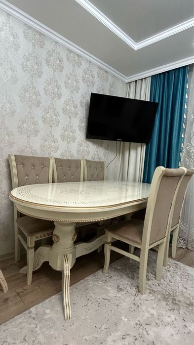 Продаю стол со 6 стульями в отличном состоянии
