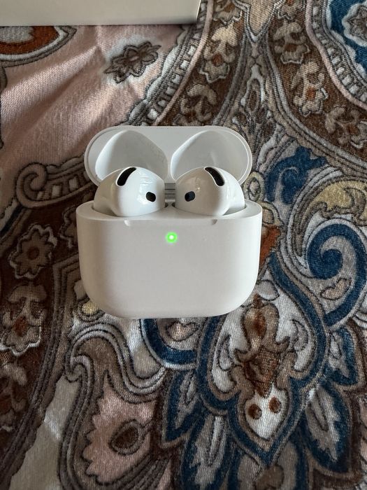 Apple AirPods 4 – В гаранция към iStyle – Пълен комплект