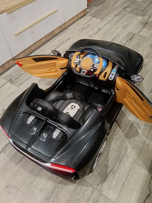 Продам детский электромобиль буггати черон