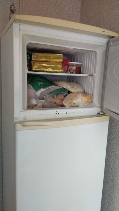 Сотувда икки камерали совутгич. Продается двухкамерный холодильник.