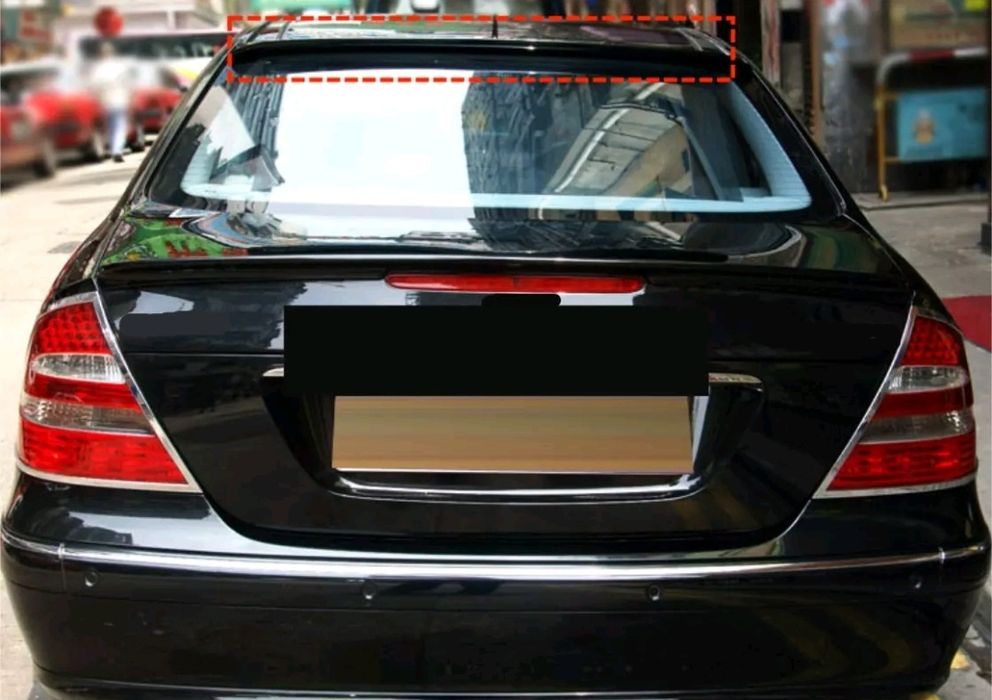 Eleron / Lip Codită Lunetă Mercedes E Class W211 – Negru Lucios