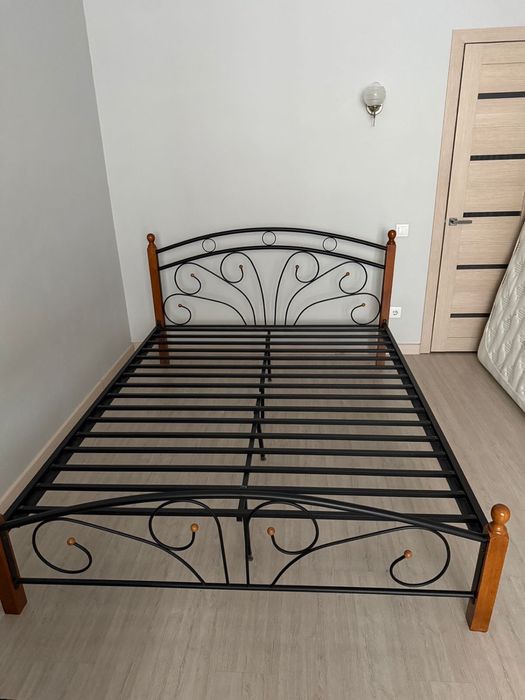 Кровать двухспальная