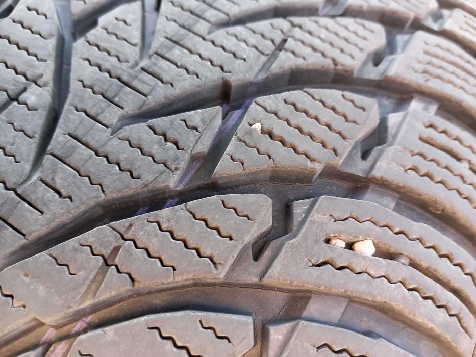 225/60 R18 Nokian