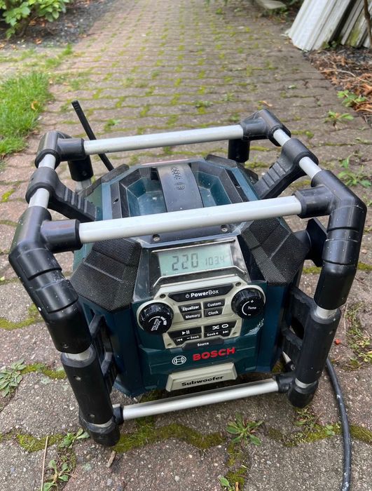 Работно радио Bosch и DeWalt