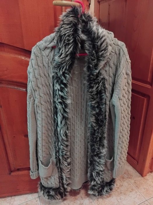 Зимна жилетка с качулка