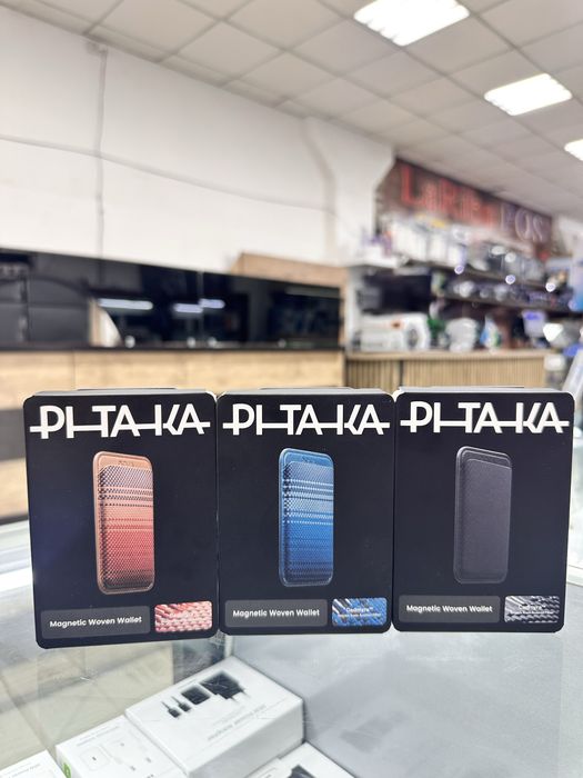 Pitaka cardholder