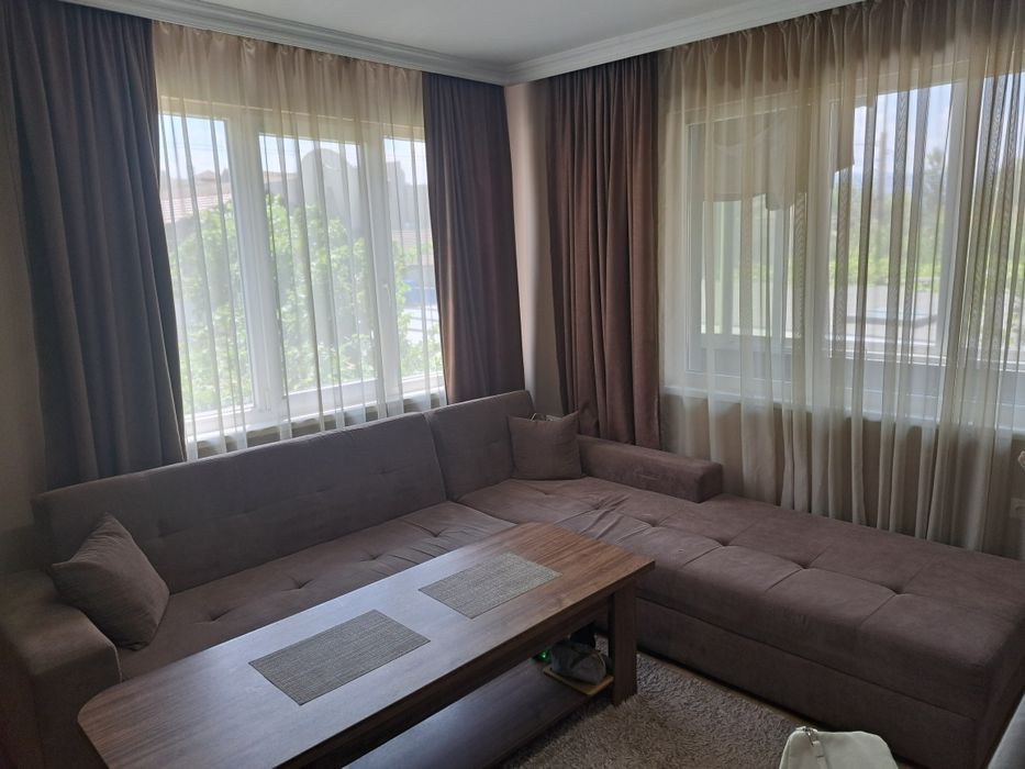 Голям ъглов диван