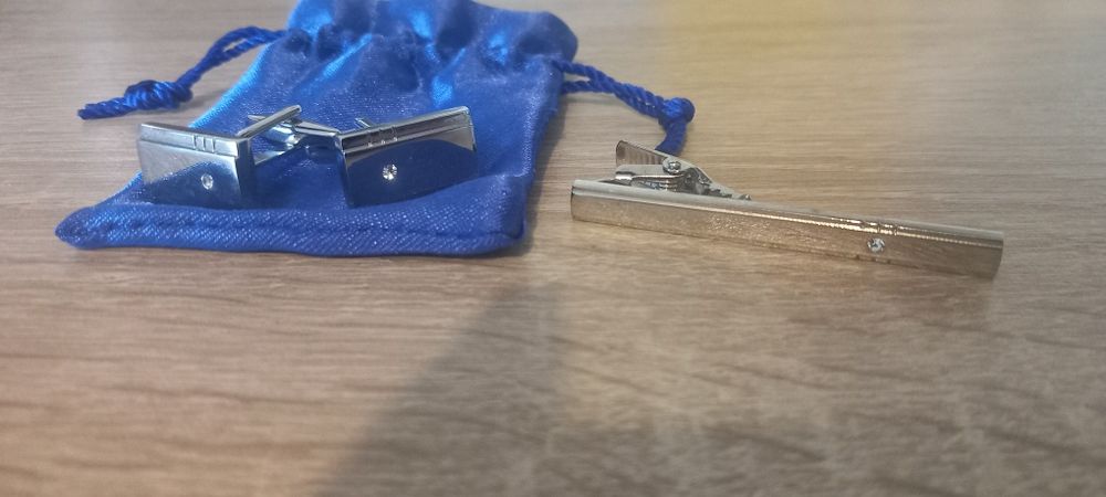 Butoni și ac de cravata