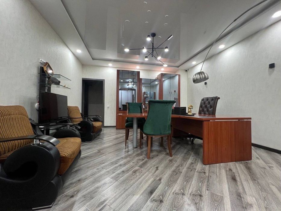 Проается Нежилое Помещение офис 173 м2  чайхана Салом