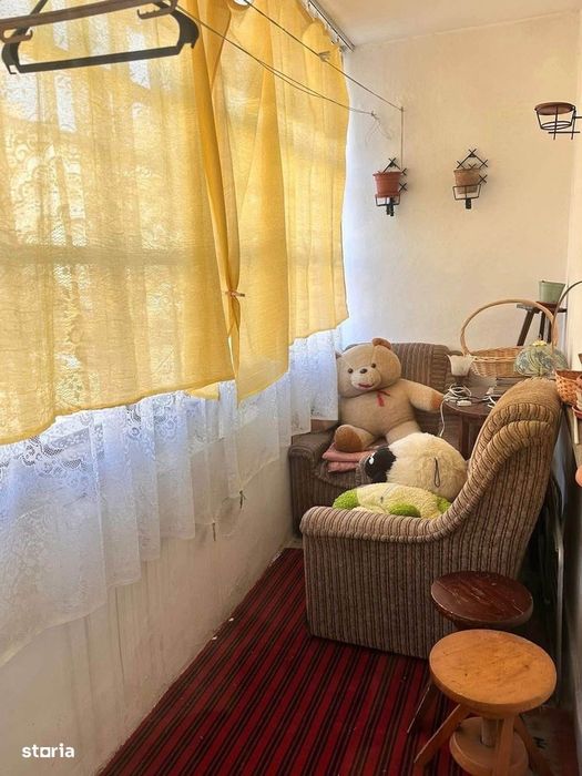 De vanzare aparament 3 camere si balcon, mobilat, etaj 1, boxa 59000e