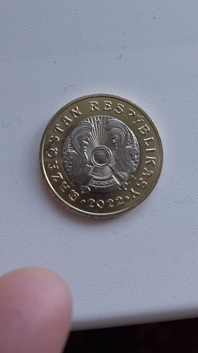 Продам монетку  2022года 100 тенге