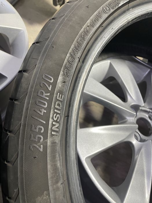 Продам шины 255/40 R20