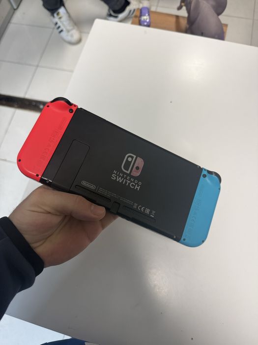 Nintendo Switch V2 perfect funcțional + Minecraft cadou