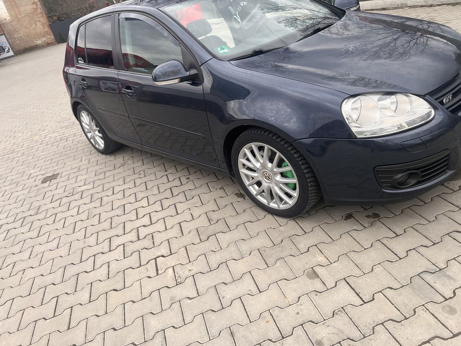 Vanad sau schimb mai multe detali