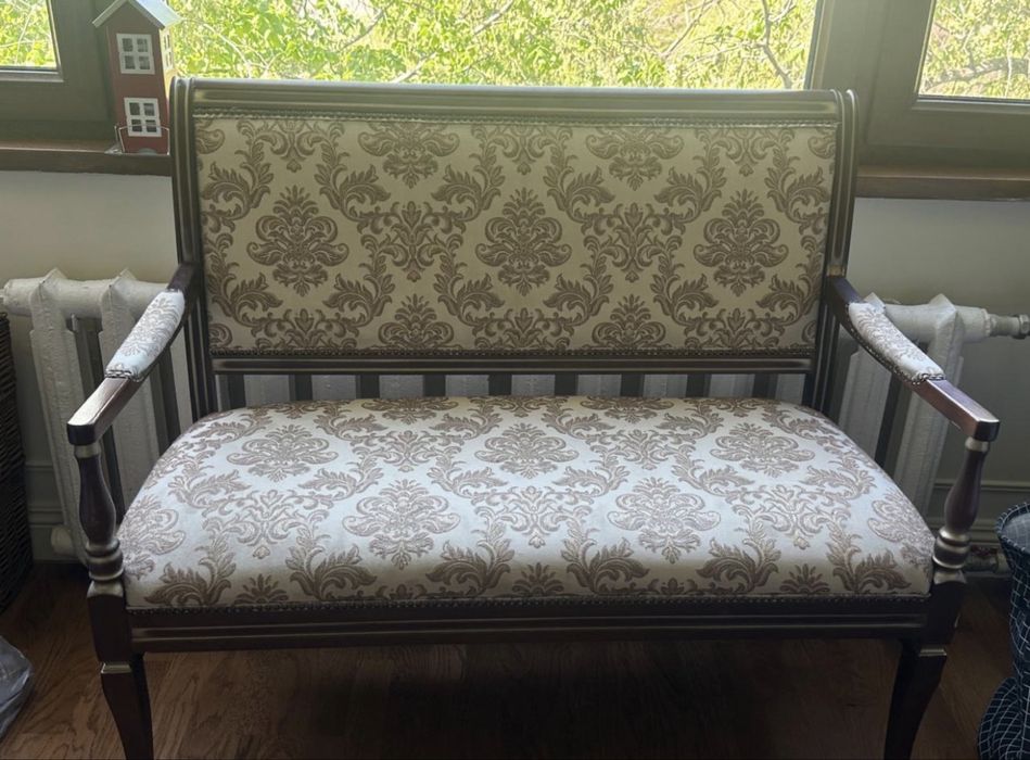 Редкая софа во французском стиле