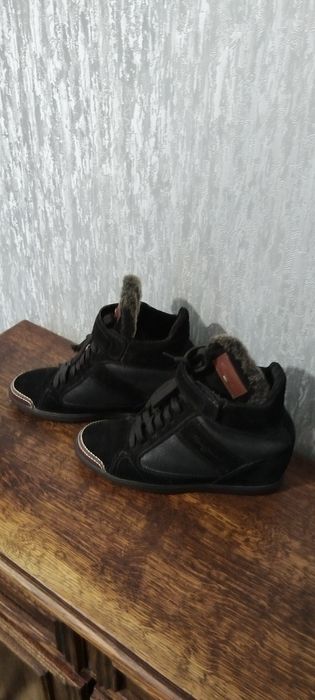 Продам зимние ботинки Santoni.