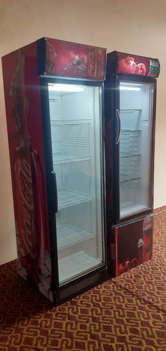 Vitrina xaladelnik sotiladi