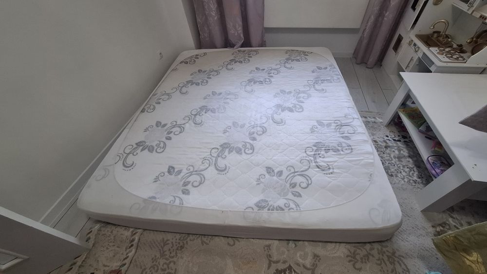 Продам матрас в хорошем состоянии