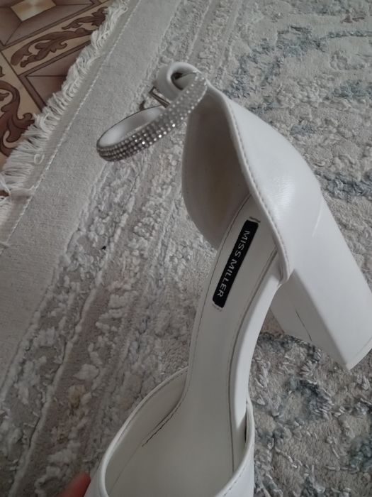 Каблук цвет белый