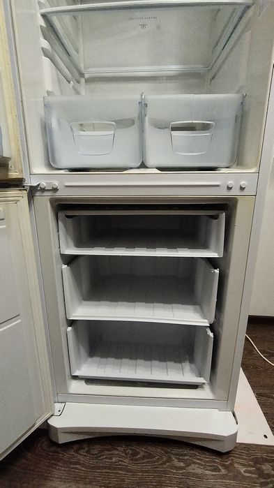 Холодильник Indesit