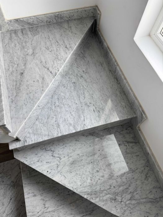 Marmura carrara pentru scari interioare