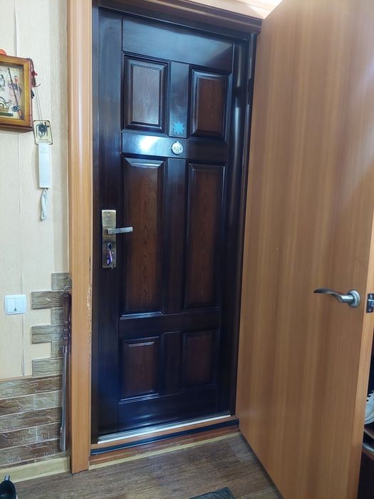 Продам входную дверь