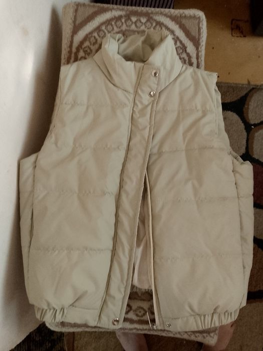 Желетка подростковая для девочек почти новая